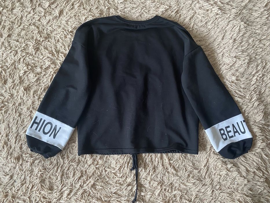 Чорна кофта