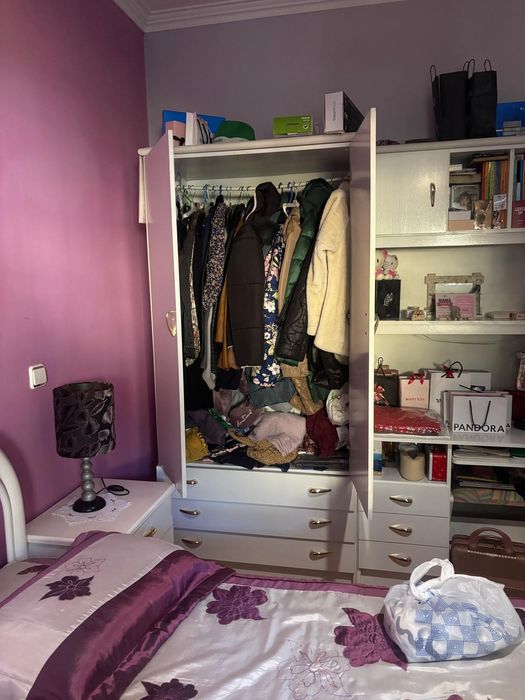 Quarto de casal com secretária