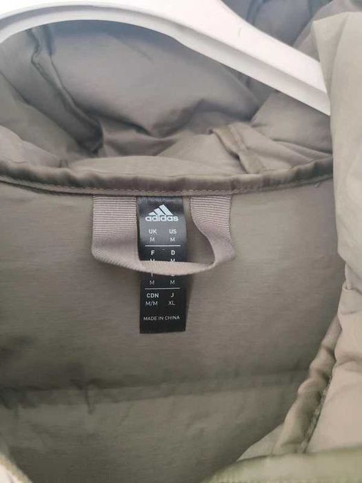 Kispo de penas adidas