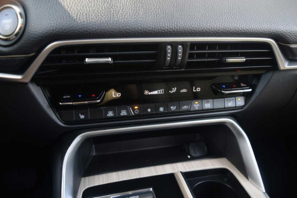 Mazda CX-70 PHEV Premium Plus      2025