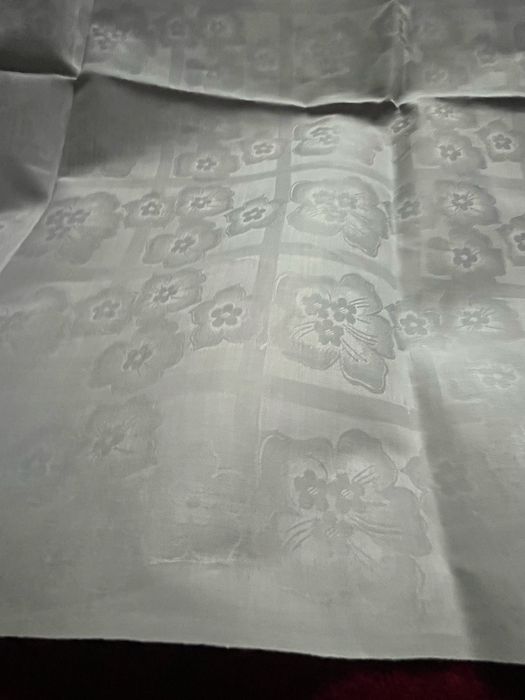 biały obrus z PRL 155 x 142 cm w kwiaty adamaszkowy bawełniany kwadrat