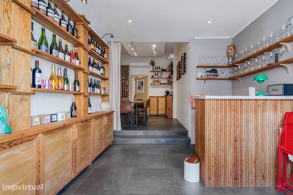 Garrafeira, mercearia para trespasse na Rua Tenente Ferreira Durão