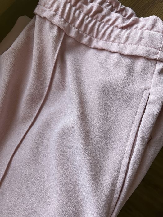 lekkie różowe eleganckie spodnie Zara S ubrane raz