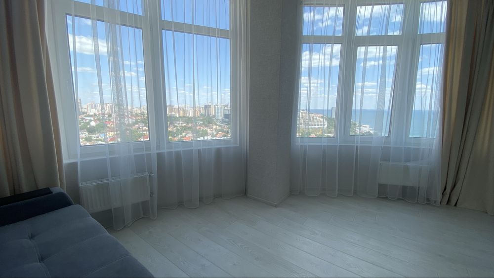 Сдам стильную белоснежную 2-х комн кв. Аркадия. Прямой вид на море.