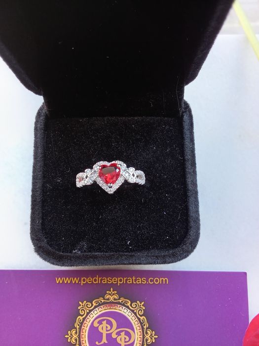 Anel em Prata com Zirconias em  coração