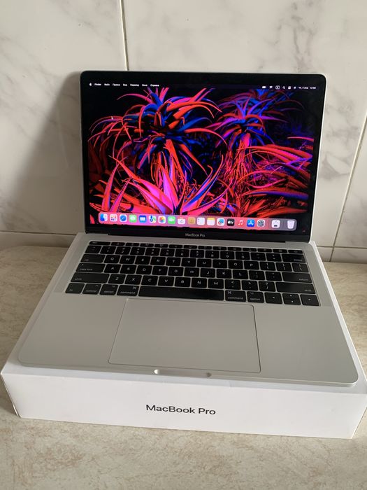 Macbook Pro 13 2018г, 8/256, идеал!