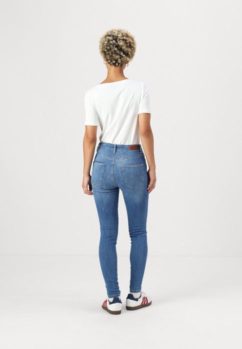 Jeansy niebieskie rurki Ann Only L