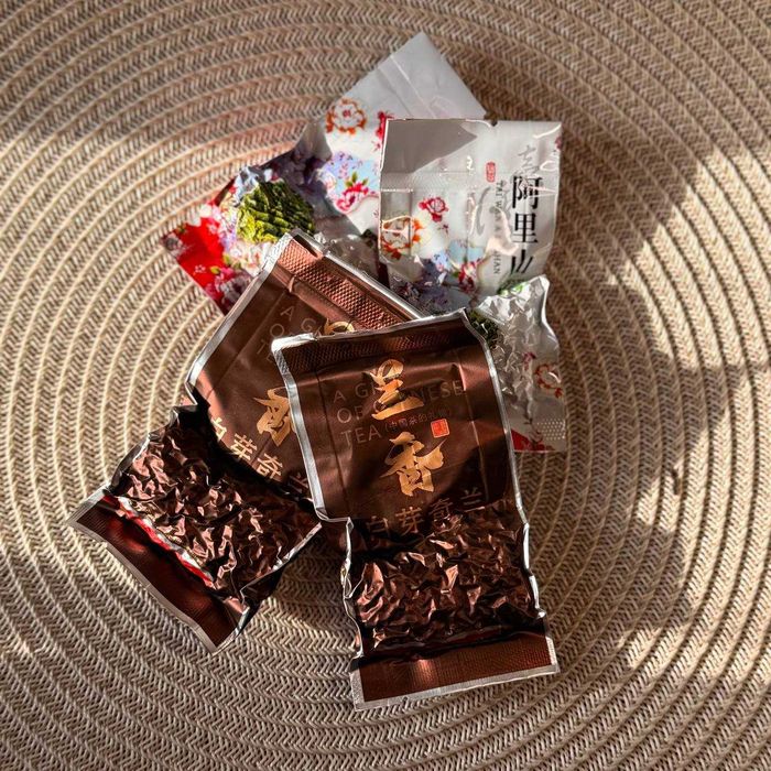 Молочний улун Алішань + Улун Бай Я Ци Лань + орхідея біла брунька 32г