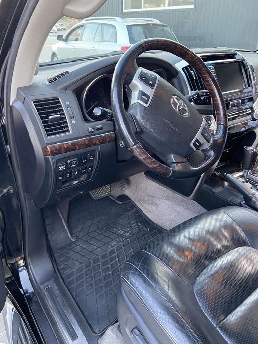 Продам Toyota Land Cruiser 200 (FL) 2012
