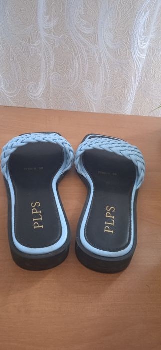 Шльопанці, босоніжки жіночі.