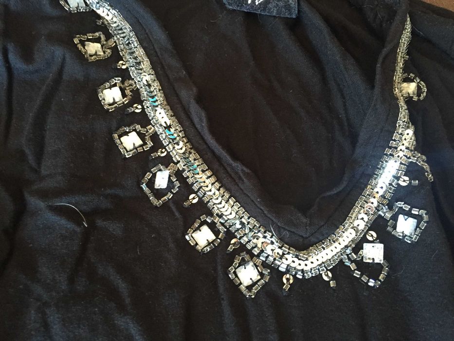 camisola preta com brilhantes tamanho l