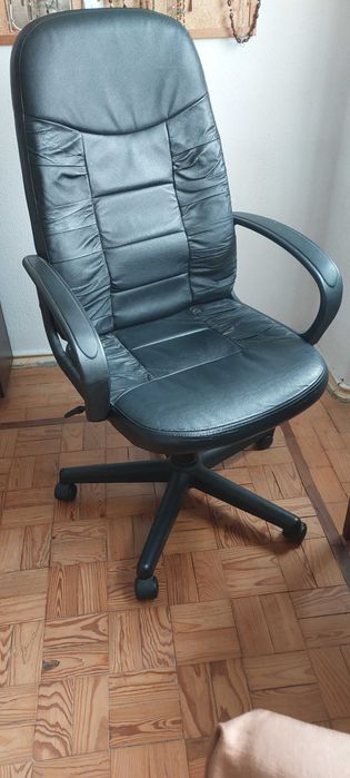 Cadeira de trabalho ergonómica, regulável e com rodas