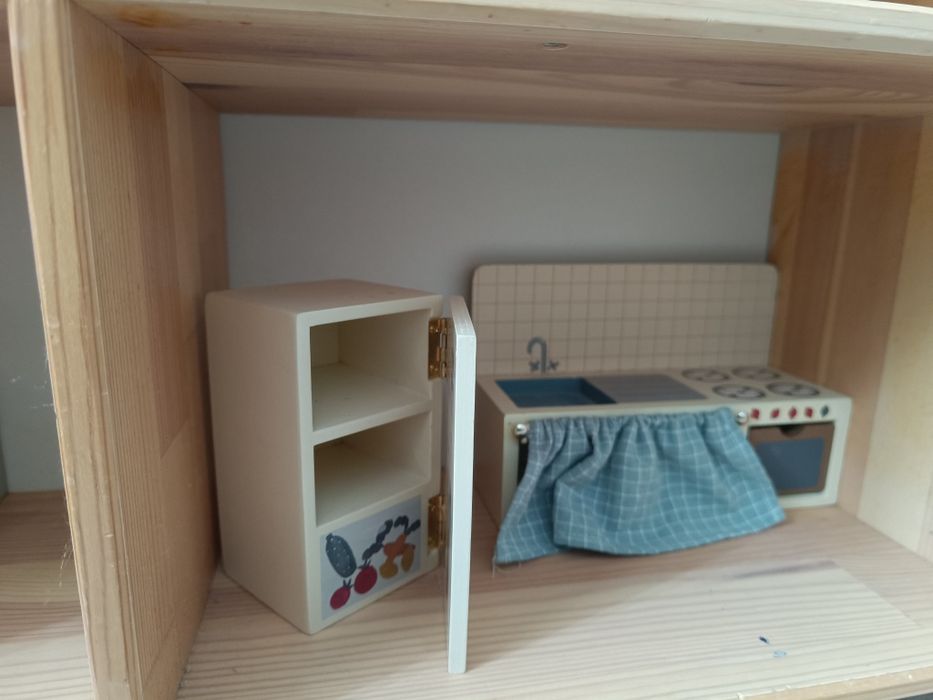 Domek Ikea flisat z drewnianymi mebelkami Zara  - używany