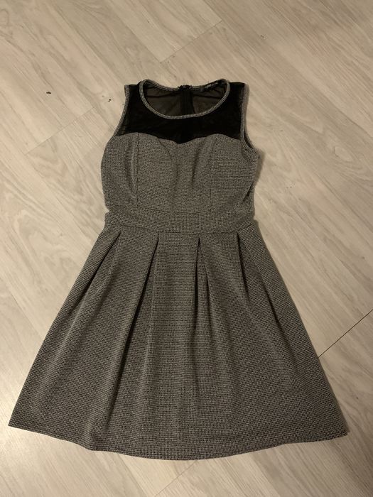 Sukienka z siatka i usztywnianym biustonoszem