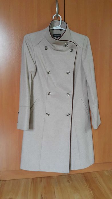 Пальто женское бежевое 36 р