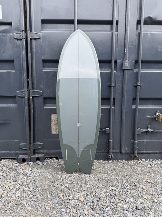 Deska surfingowa Fish 5’8 Futures Decathlon