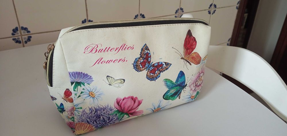 Saco+nécessaire+carteira 4€ cada