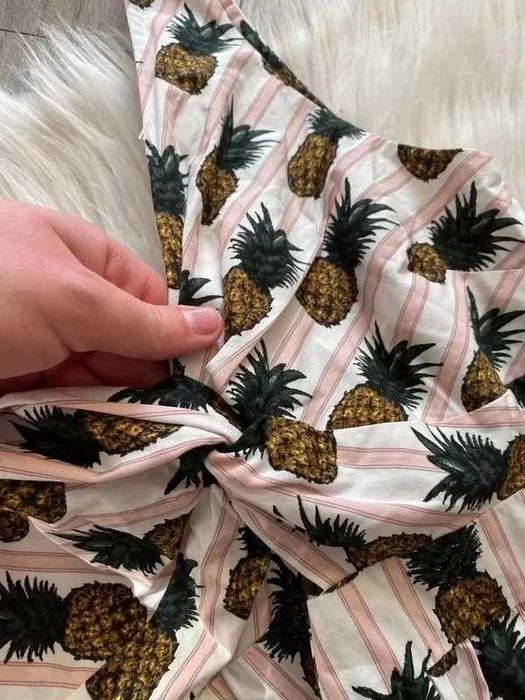 letnia krótka sukeinka ananasy