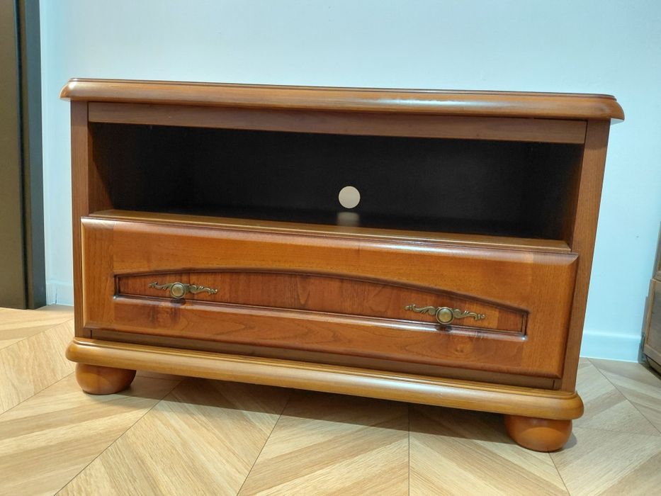 Stolik pod telewizor