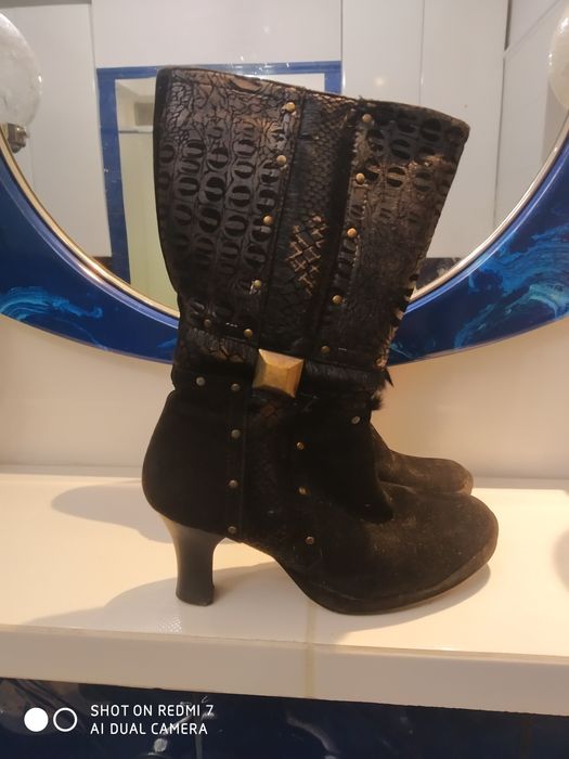 Czarne zamszowe kozaki