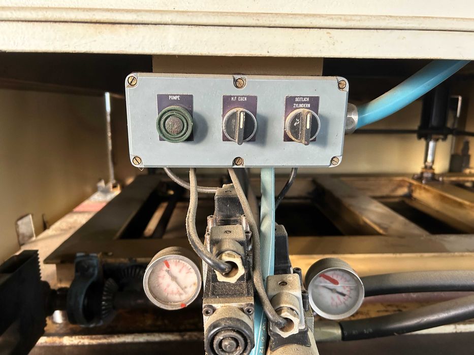 Prasa na gorąco z dociskiem bocznym Metau Impianti - włoska