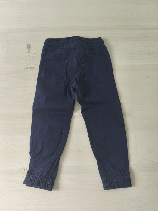 Spodnie granatowe dla chłopca eleganckie joggery 104