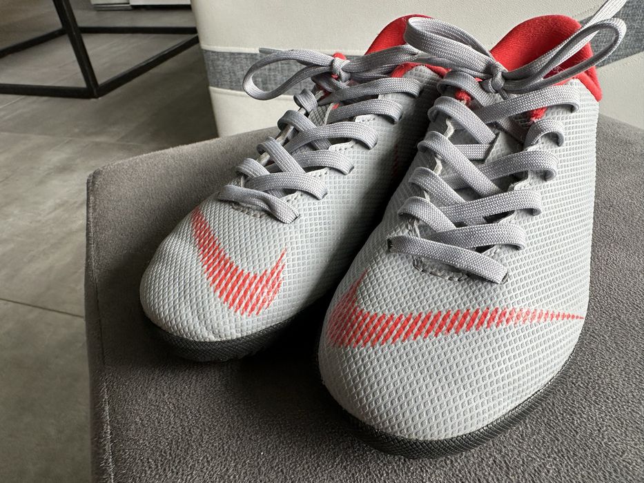 Buty dzieciece piłkarskie (halówki)
