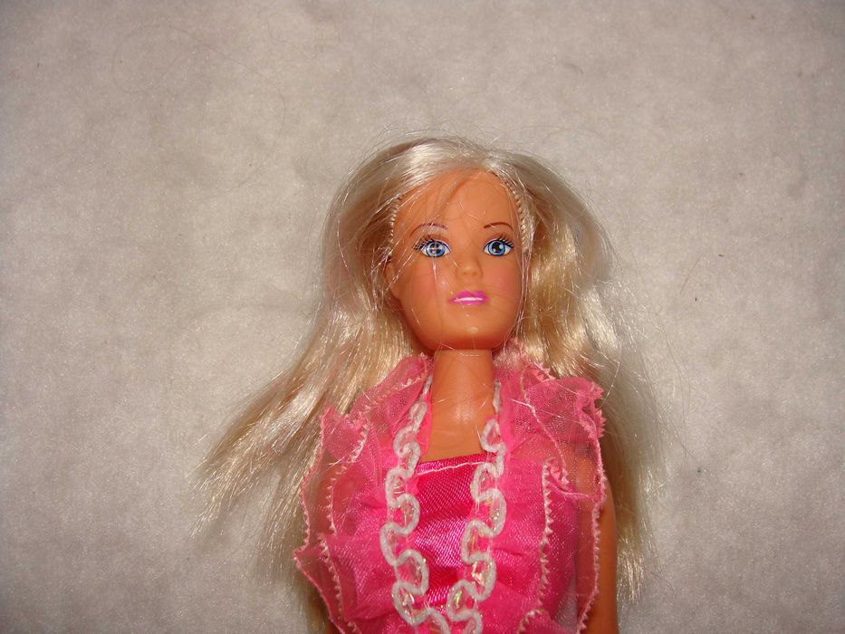 Boneca Steffi Love com Vestido