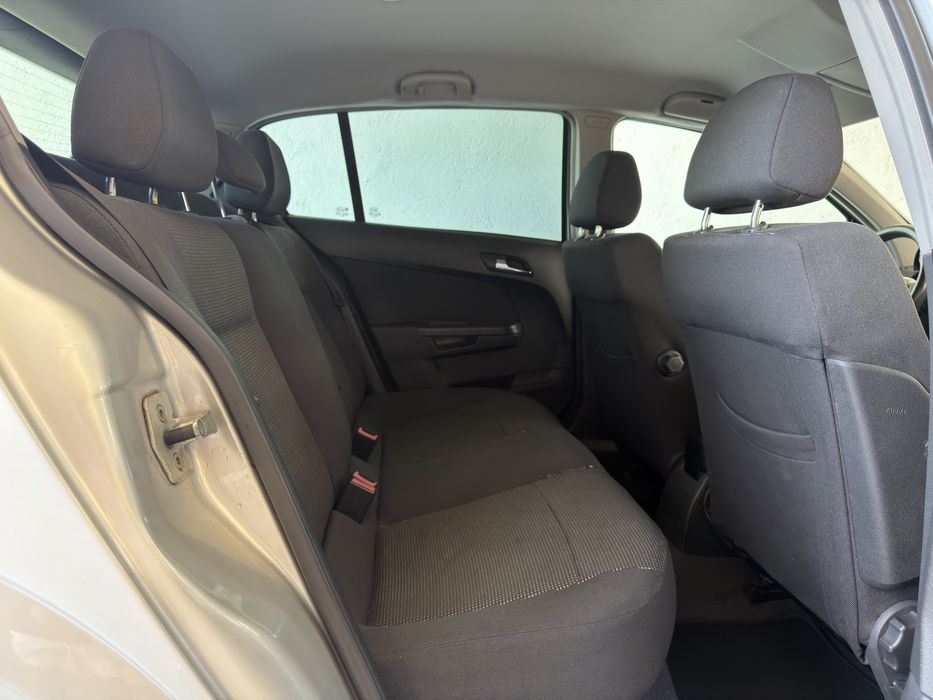 Opel Astra 1.3 CDTI 90cv - Desde 120€ Mês