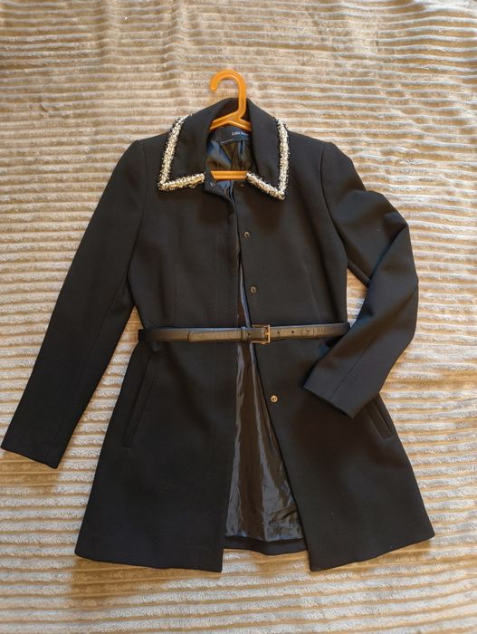 Płaszczyk płaszcz czarny elegancki zara woman ozdobny kołnierzyk perły