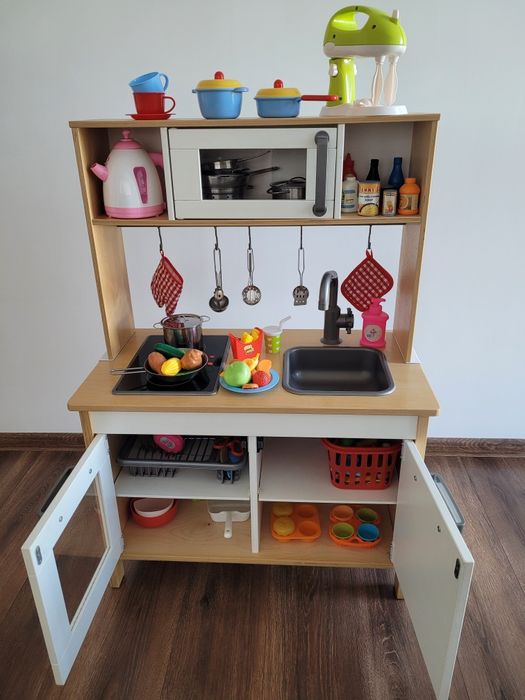 Kuchnia IKEA dla dzieci z wyposażeniem