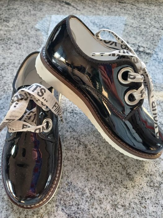 Półbuty Nowe Vertbaudet skóra lakierowana 28r 85zl