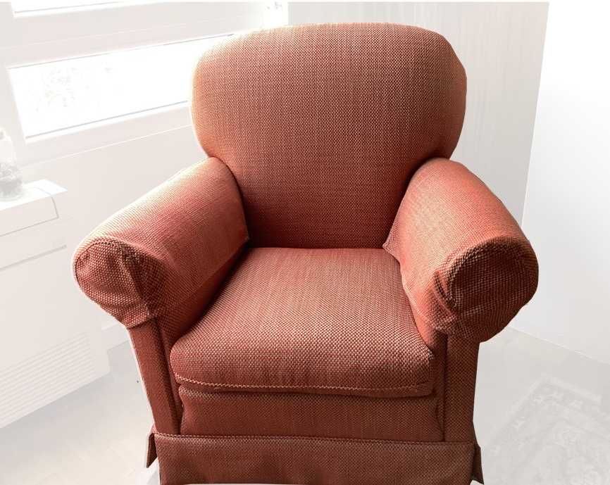 2 Poltronas + 1 banqueta com almofadas e proteção de braços