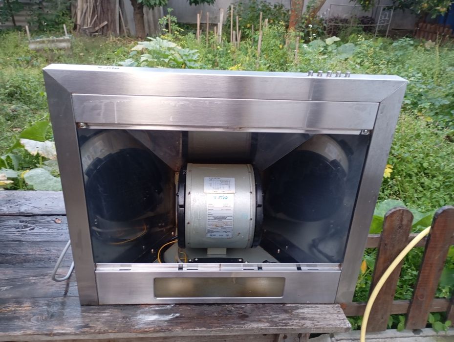 Витяжка кухонна...