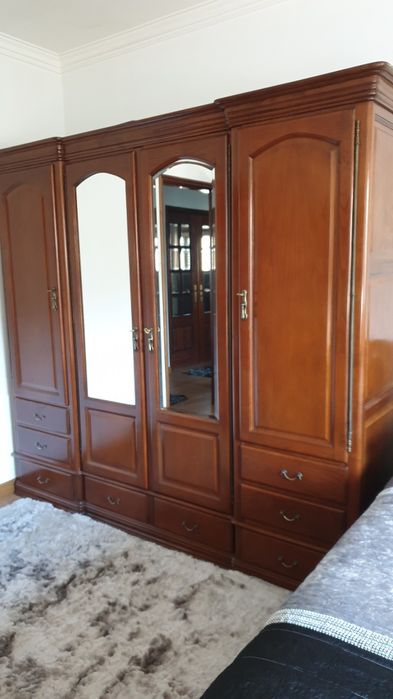 Vendo cama e Roupeiros como novos