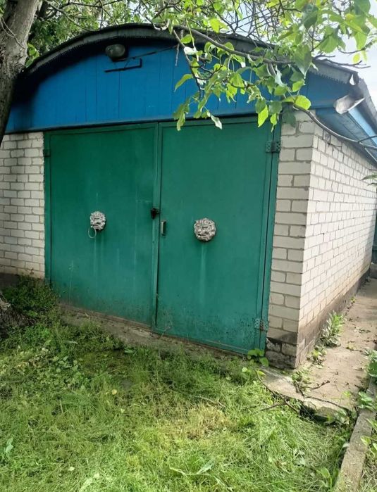 .Продаж доглянутого будинку у Смілі з усіма господарськими спорудами.