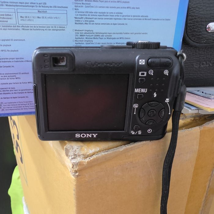 Câmara Vintage Sony Cyber-shot DSC-W12 – Completa na Caixa (Estilo Y2K)