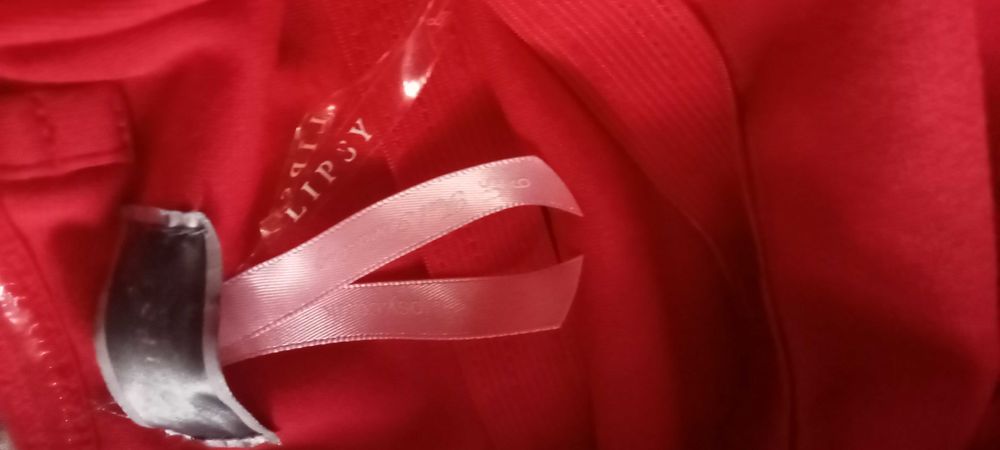 Czerwona sukienka z baskinką Lipsy rozmiar 36 stan idealny.