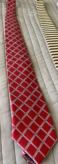 Gravata em tecido acetinado