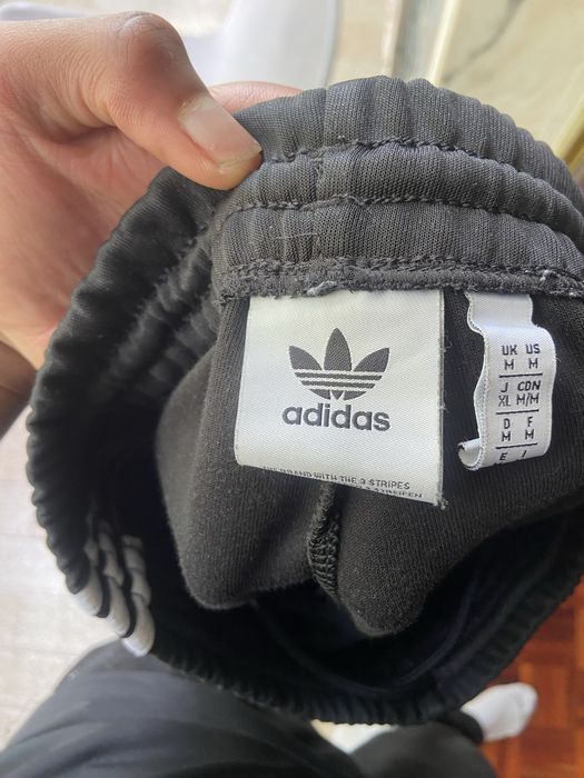 Calça adidas sst