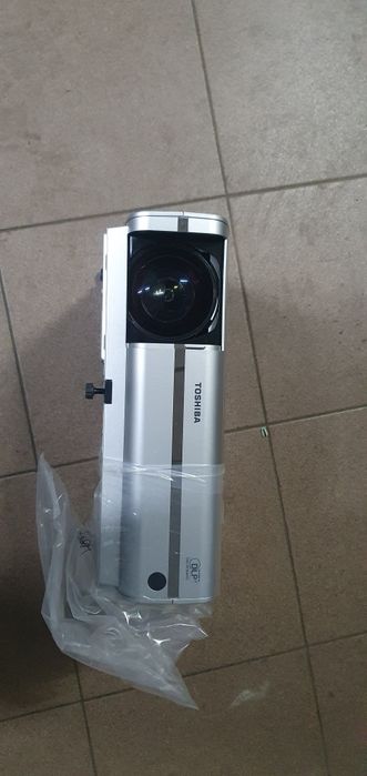 Projektor Toshiba TDP-EX21 z ekranem OKAZJA projekcyjnym