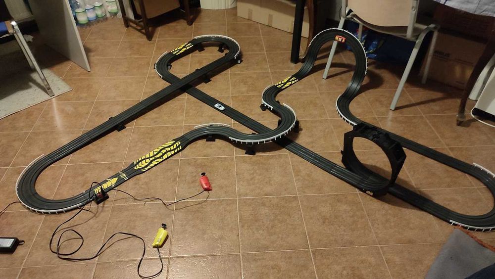 Tor wyścigowy z samochodzikami  - elektryczny, 10,5 m dł. - vintage