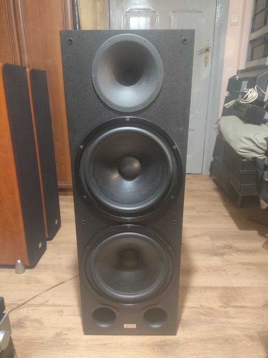 Sprzedam potężne kolumny STX Graviton 900.