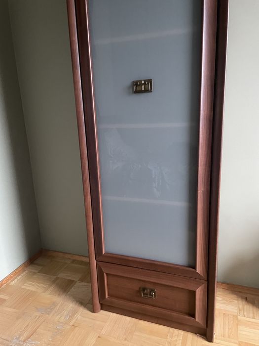 Witryna slupek przeszklona