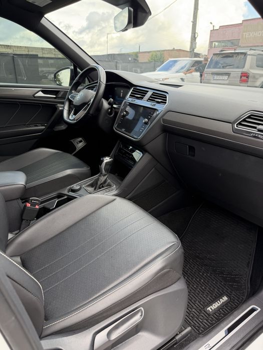 Volkswagen Tiguan  SE R-Line