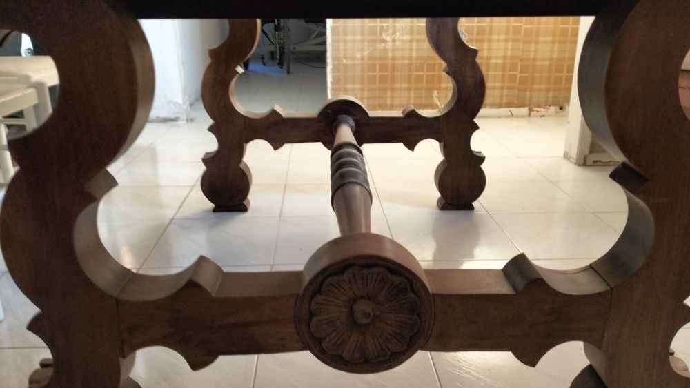 Mesa extensível de madeira