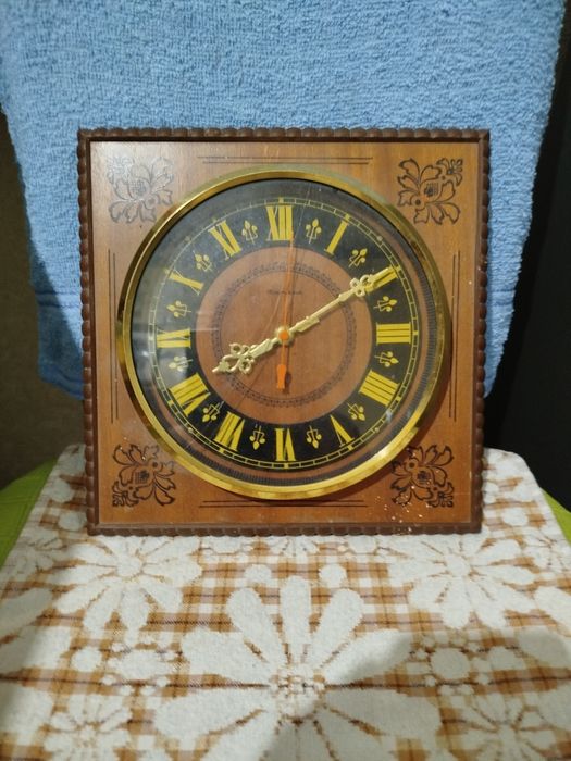 Часы  настенные,часы настольные продам