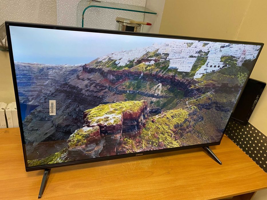 QLED телевизор Samsung 4К SmartTV 55' голосовой пульт+САУНДБАР подарок