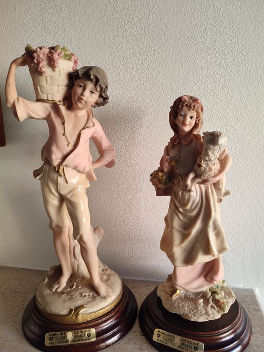 Casalinho de estatuetas de marfinite genuína Tulipa Branca