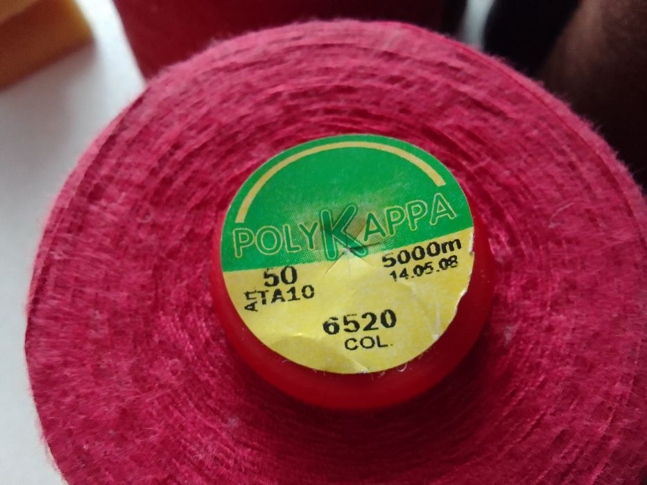 Nici krawieckie różne kolory